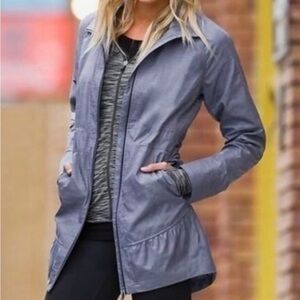 Athleta City Chic Windbreaker Rain resistant Silver Trench jacket Coat Small